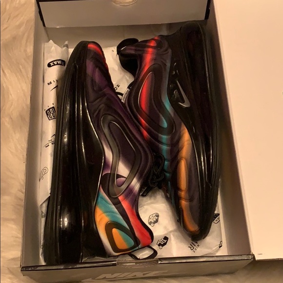 Nike Shoes - Nike AirMax 720